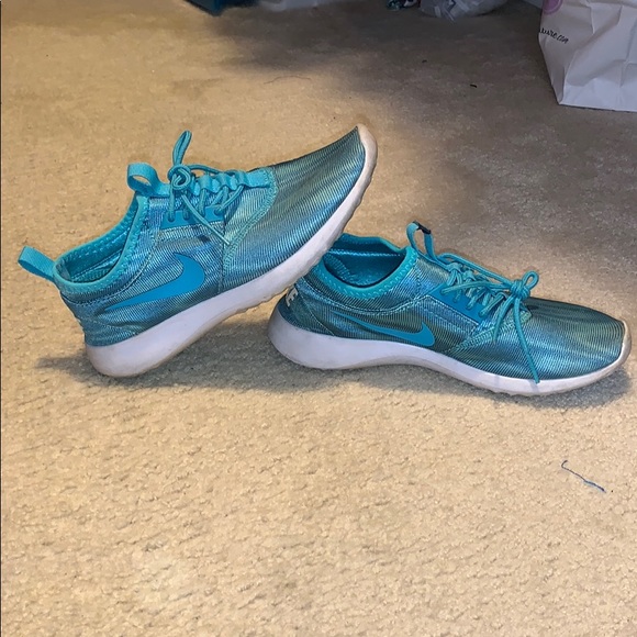 Gently worn Nike running shoes - Picture 2 of 5